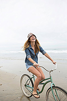 女人,骑自行车,海滩