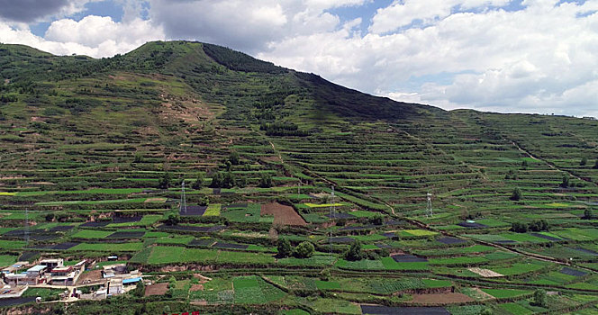 甘肃岷县,山环水绕的岷县县城