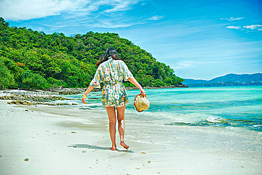 泰国旅游帝王岛海滩少女