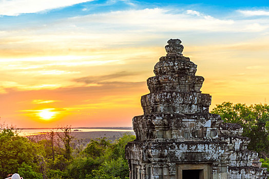 柬埔寨巴肯山日落