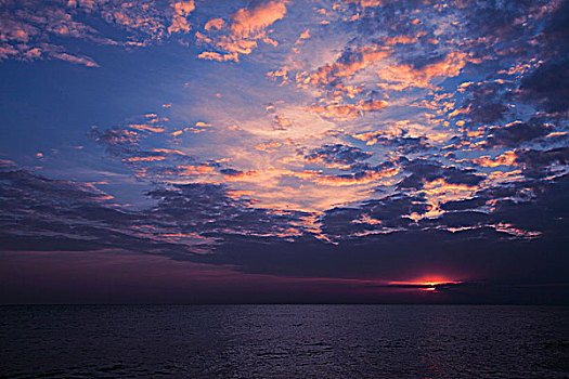 三亚亚龙湾夕阳