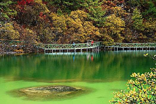 四川亚丁风景区珍珠海