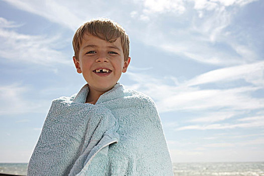 男孩,海洋,裹着毛巾