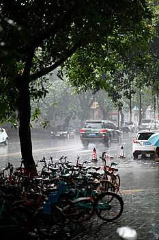 成都夏天暴雨