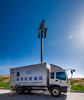 新疆鄯善库木塔克沙漠风景区国家应急通信车