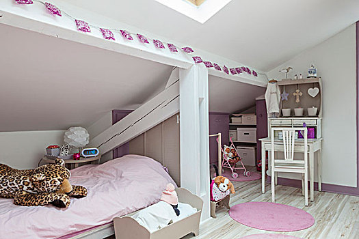 床,凹室,仰视,倾斜,天花板,玩具,毛绒玩具,小,书桌,椅子,童房