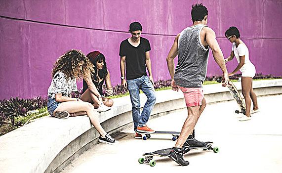 群体,年轻,玩滑板,溜冰场