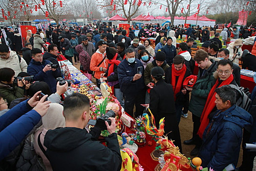 山东省日照市,赏非遗,看演出,品美食,农村大集人潮涌动迎新年