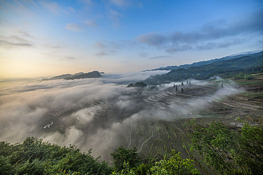 晨曦下的千氹田