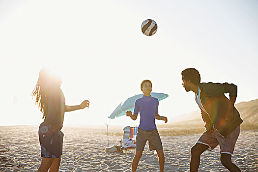 家庭,玩,足球,晴朗,夏天,海滩