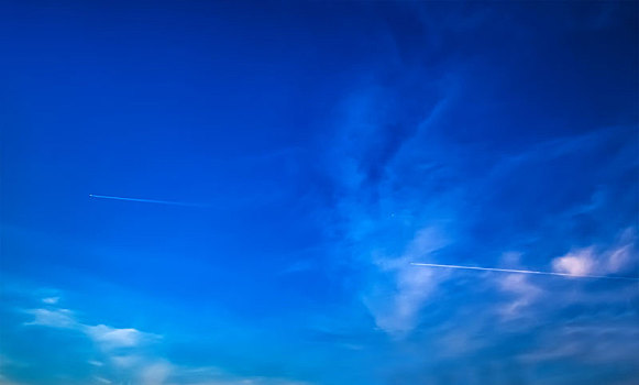 蓝天飞行器自然景观