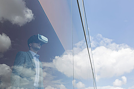 商务人士,虚拟现实,现代办公室,窗户,远眺,蓝天,云