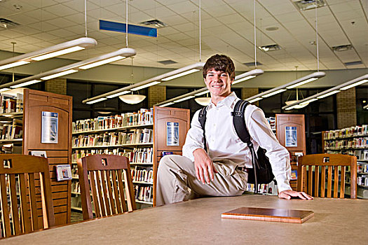肖像,青少年,学生,桌子,图书馆
