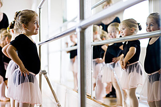 成年,女人,教育,女孩,12-13岁,14-15岁,16-17岁,芭蕾舞,练功房