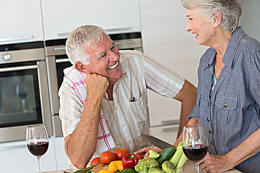 微笑,老年,夫妻,准备,食物,红酒