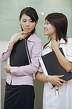 两个,年轻,亚洲女性,办公室