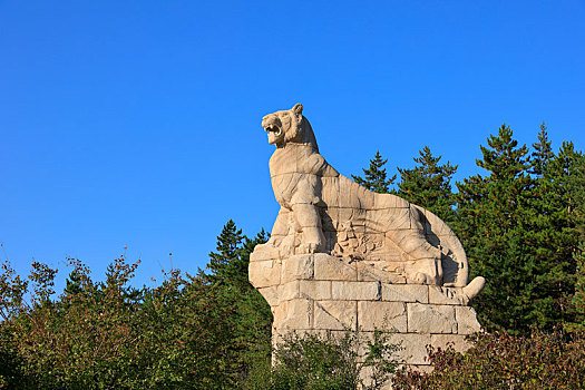 东北虎雕塑
