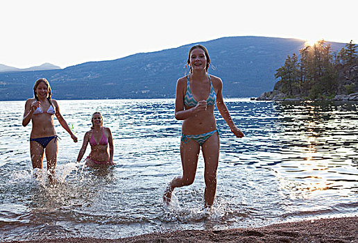 加拿大,不列颠哥伦比亚省,女人,两个,青少年,女儿,跑,奥提根,湖,日落