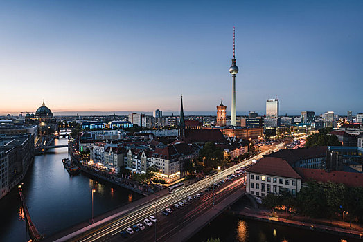 德国柏林电视塔夜景俯拍