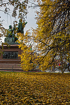 米宁与波热尔斯基大公塑像