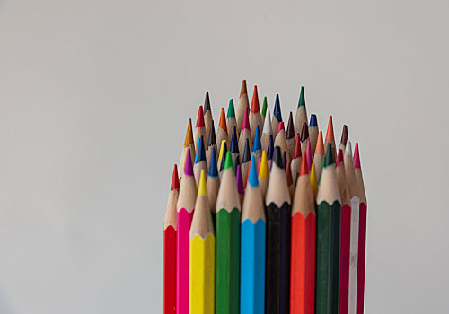 一束彩色铅笔