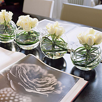 白色,玫瑰,圆,玻璃花瓶,翻书,花