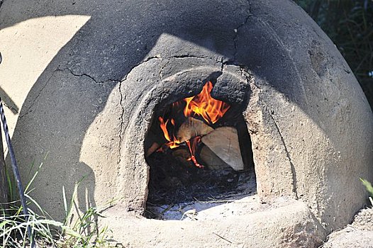 乡下的自制烤炉图片图片
