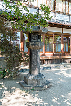 日本石灯笼雕刻,日式园林里的石灯笼