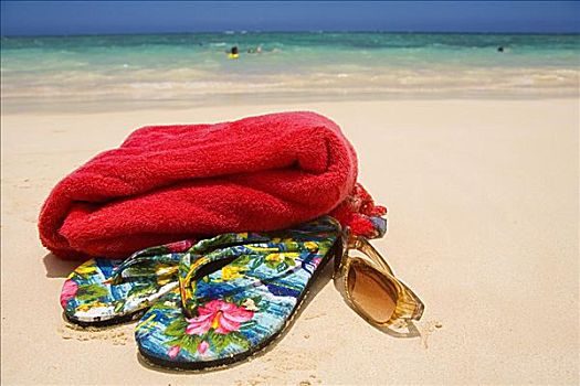 一对,夏威夷,风格,人字拖鞋,墨镜,毛巾,白色背景,沙滩,青绿色,海洋