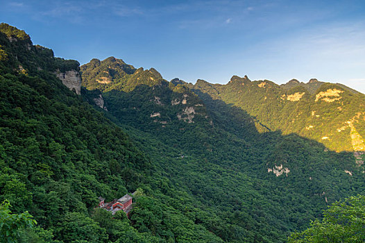 湖北武当山夏日迷人风光