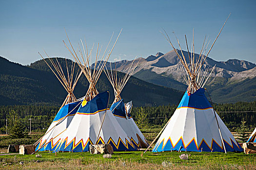 圆锥形帐篷,山峦,艾伯塔省,加拿大
