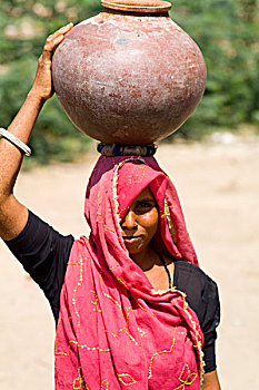印度,拉贾斯坦邦,靠近,斋浦尔,女人,容器,头部,小,乡村