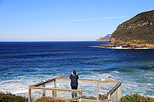 波涛汹涌的海岸