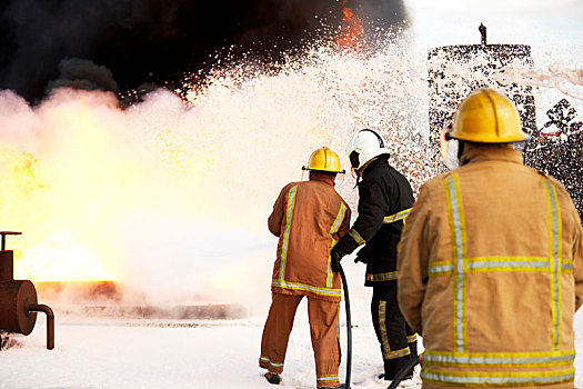 消防员,培训,团队,消防,泡沫,燃烧,设施,后视图