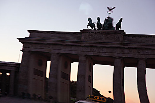 德国,柏林,菩提树,勃兰登堡门,反射,汽车玻璃