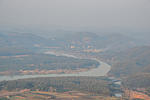 山,丹霞,河流,蓝天,黄昏,大气,田野,水电站,村庄,驴友,旅行,地质公园,丹霞地貌,绿色,灌木,树,草,水潭,素材,平面设计