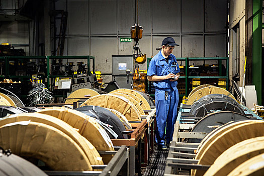 日本,男人,戴着,棒球帽,蓝色,站立,工厂,工作