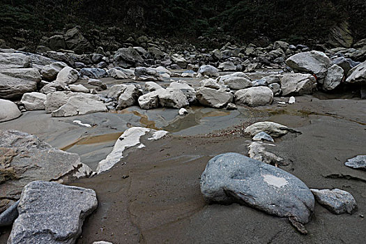 四川映秀河滩乱石,探险