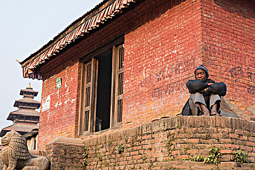 巴克塔普尔,加德满都,区域,尼泊尔,男人,坐,墙壁,寺庙,后面
