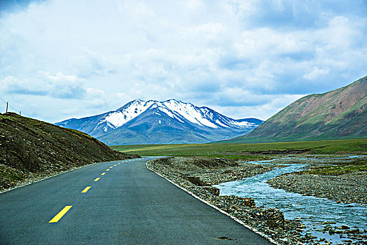 雪山草原公路