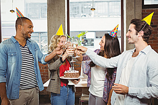 高兴,同事,祝酒,香槟,拿着,生日蛋糕,庆贺,办公室