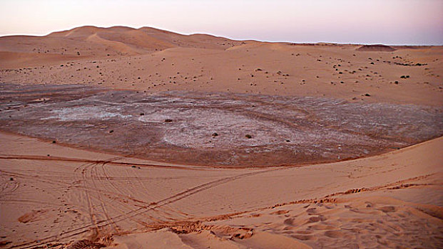 libya,grand,erg,oriental,ras,al-ghoul,landscape,view,over,the,sand,dunes