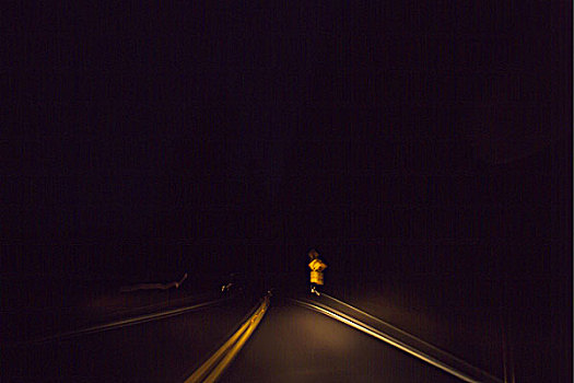 路标,路边,夜晚