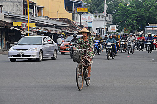 对比,现代,传统,运输,摩托车,自行车,中爪哇,印度尼西亚,东南亚,亚洲