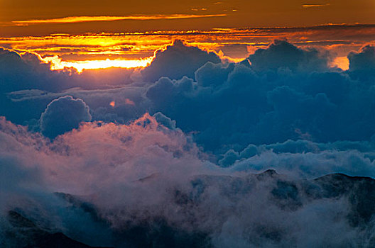 火山地貌,遮盖,云,哈雷阿卡拉火山口,毛伊岛,夏威夷,美国