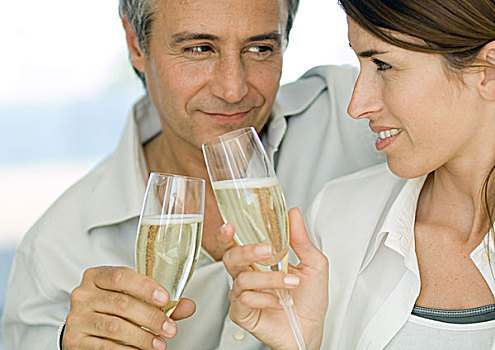 情侣,碰杯,香槟,微笑,相互