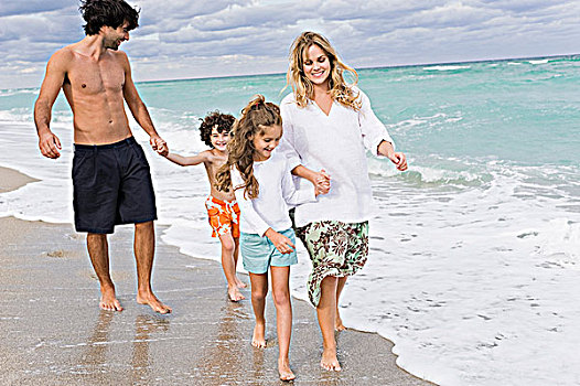 家庭,走,海滩