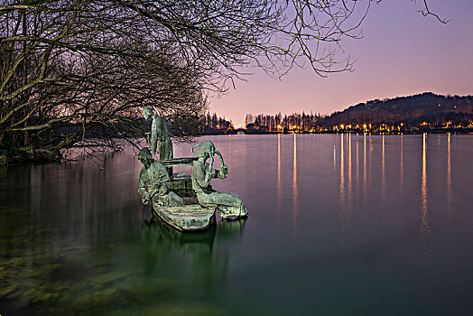 杭州西湖茅家埠雕像