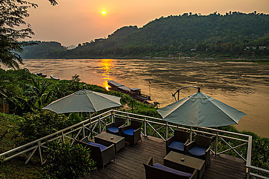 老挝琅勃拉邦湄公河畔