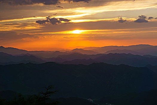 海坨山露营之日落晚霞